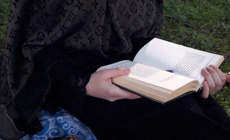 KEJUTAN DARI ORANG TERDEKAT