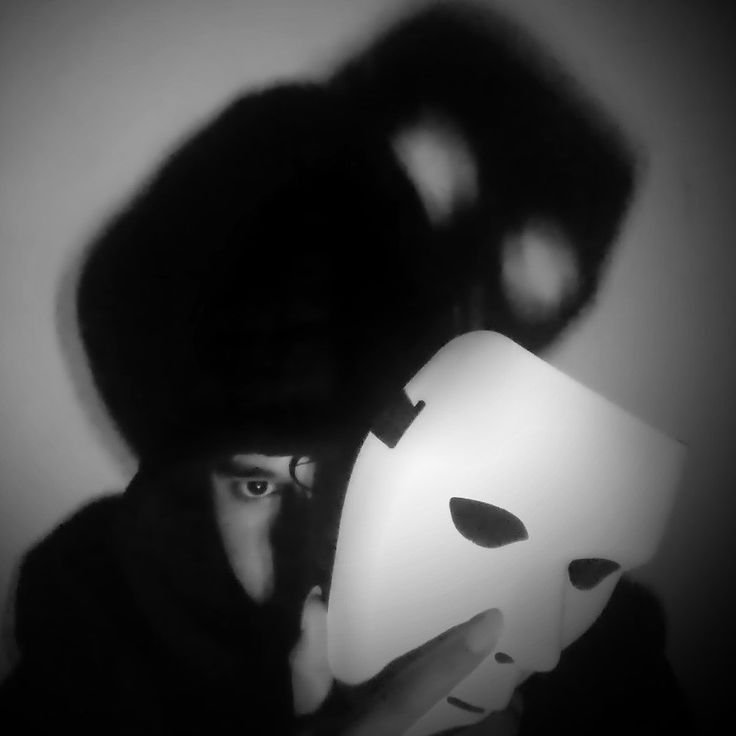 DI PANDANGAN MANUSIA