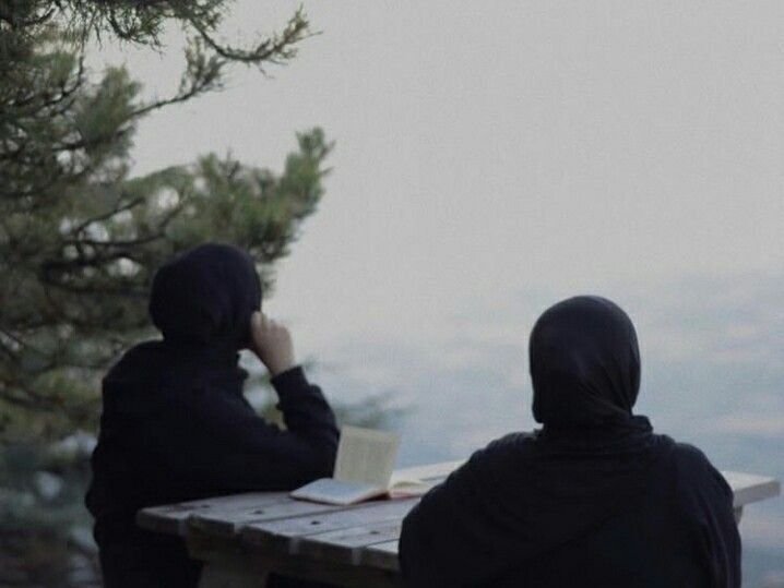 DIKHIANATI ITU PASTI