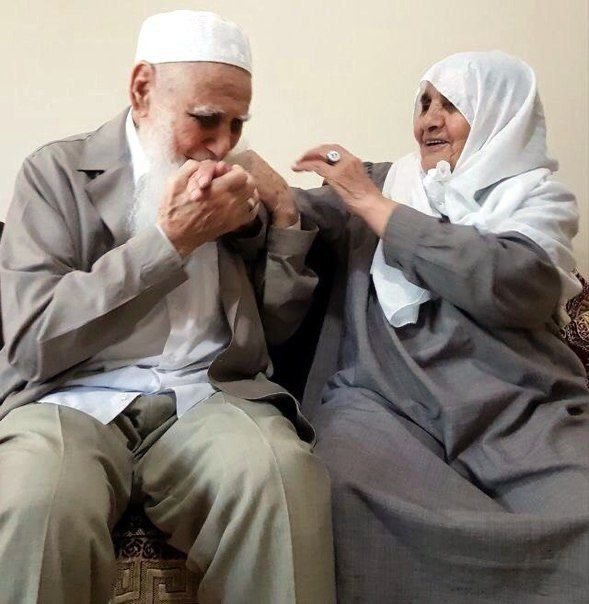 PAKAIAN DI DUNIA DAN PERISAI DI AKHIRAT