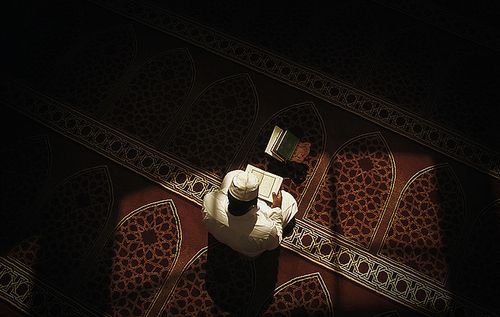 MENUJU HATI YANG IKHLAS DAN TAWAKAL