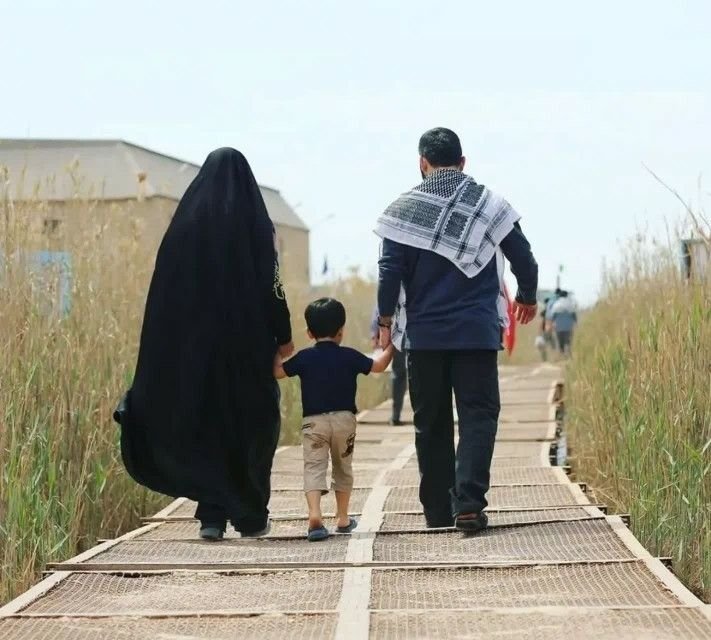 SENJATA LAKI-LAKI MENDIDIK KELUARGANYA