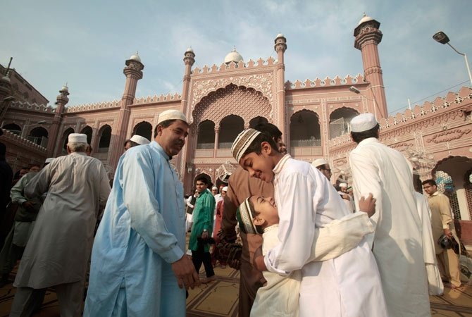 CUKUP SUDAH MEMBAHAS BEDA HARI