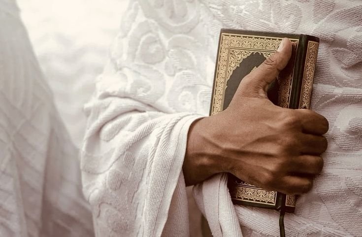 JARAK TIPIS ANTARA DIRIMU DAN BAHAGIA